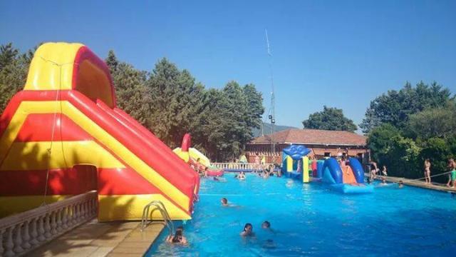 Fiesta infantil en la Piscina Municipal, Piedralaves